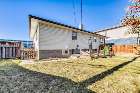 3452 37 Street SW Calgary AB T3E 3C1