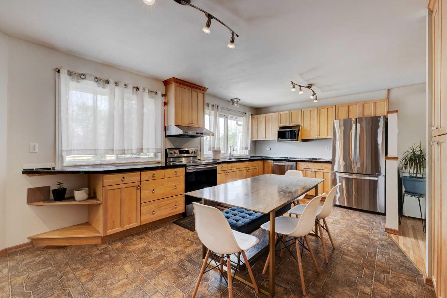 212 Hendon Drive NW