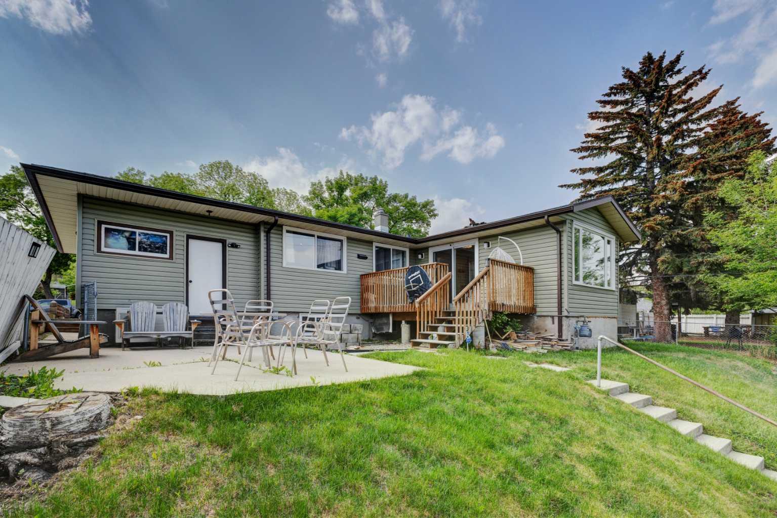 212 Hendon Drive NW