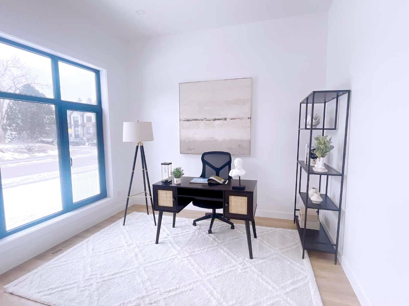 2107 Victoria Crescent NW