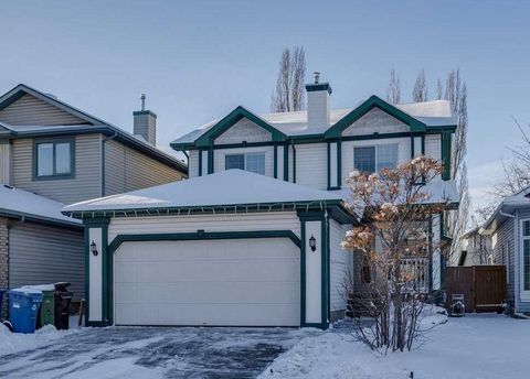 28 Douglas Ridge Green SE Calgary AB T2Z 2Z9