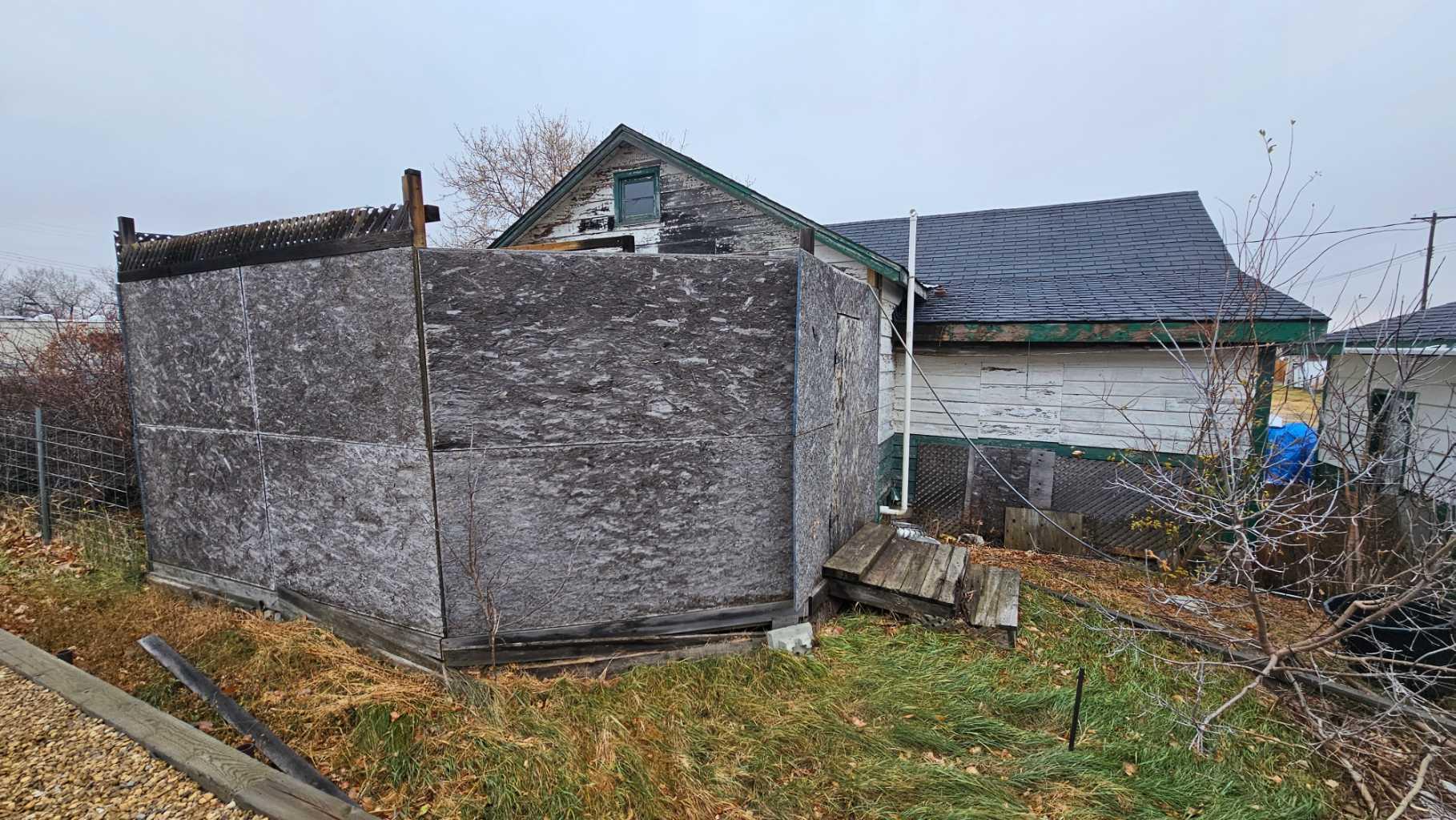 5202 VICTORIA Avenue