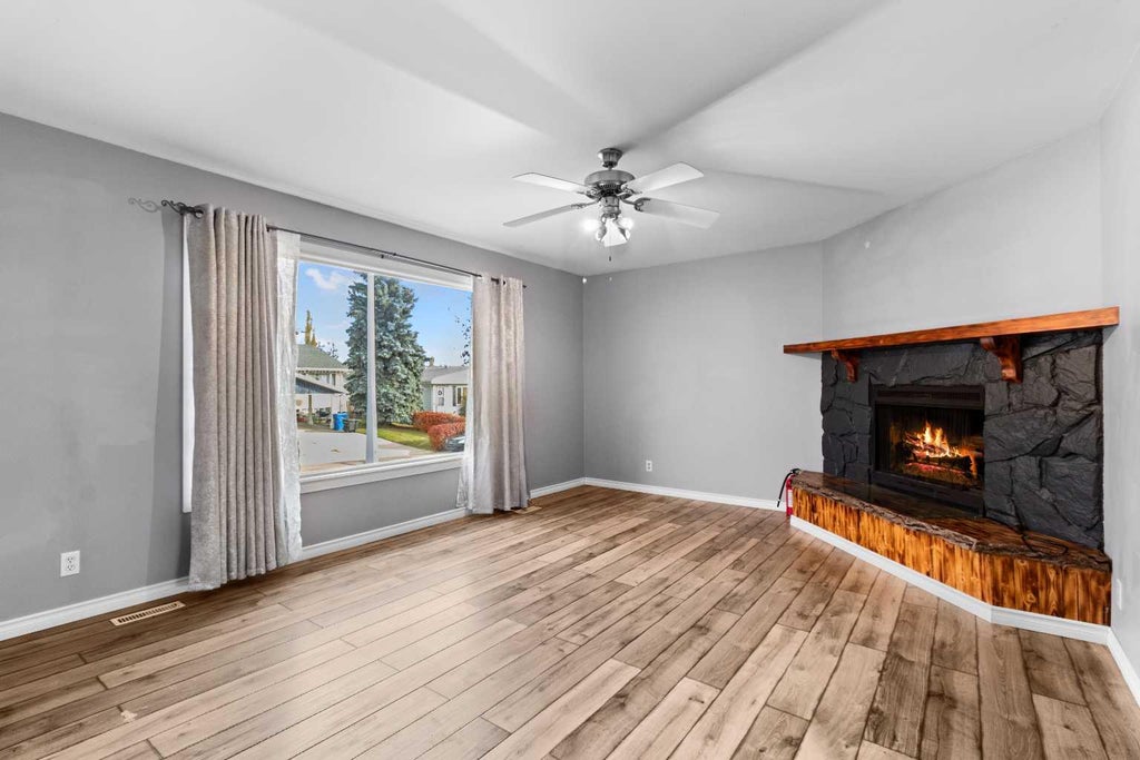 Photo of 33 Valley Crescent, Lacombe, AB T4L 1R9 (MLS # A2352515)