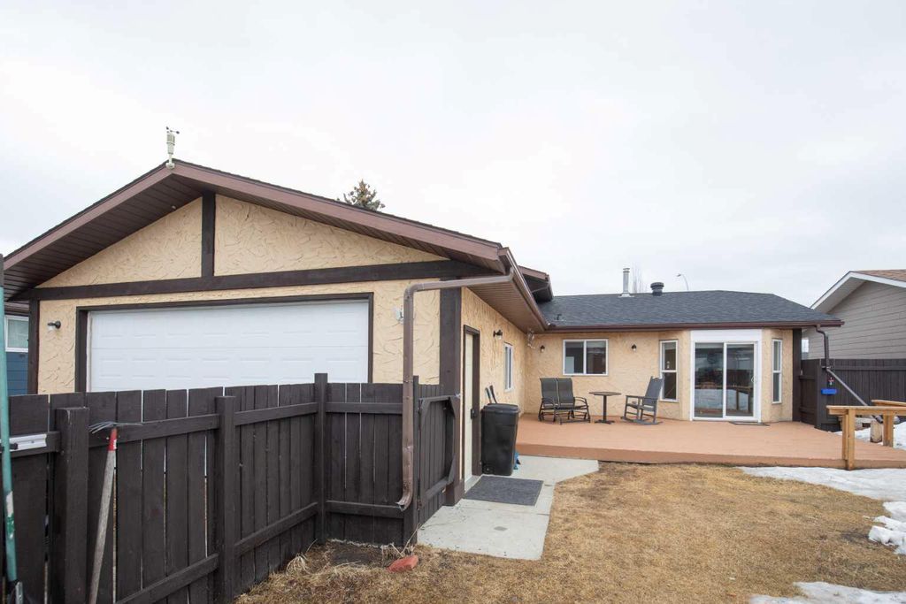 Photo of 4708 55 Street, Killam, AB T0B 2L0 (MLS # A2295131)