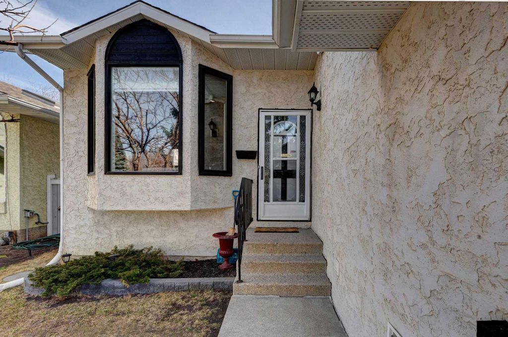 Photo of 116 Macewan Ridge Close NW, Calgary, AB T3K 3J4 (MLS # A2301783)