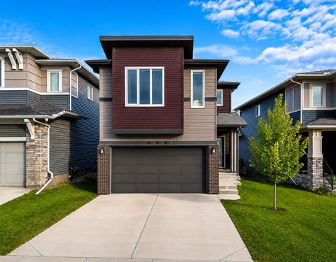 Photo of 1020 Chinook Gate Heath SW, Airdrie, AB T4B 5C9 (MLS # A2323613)