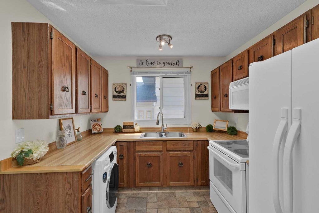 Photo of 27 Bedridge Way NE, Calgary, AB T3K 1M2 (MLS # A2335133)