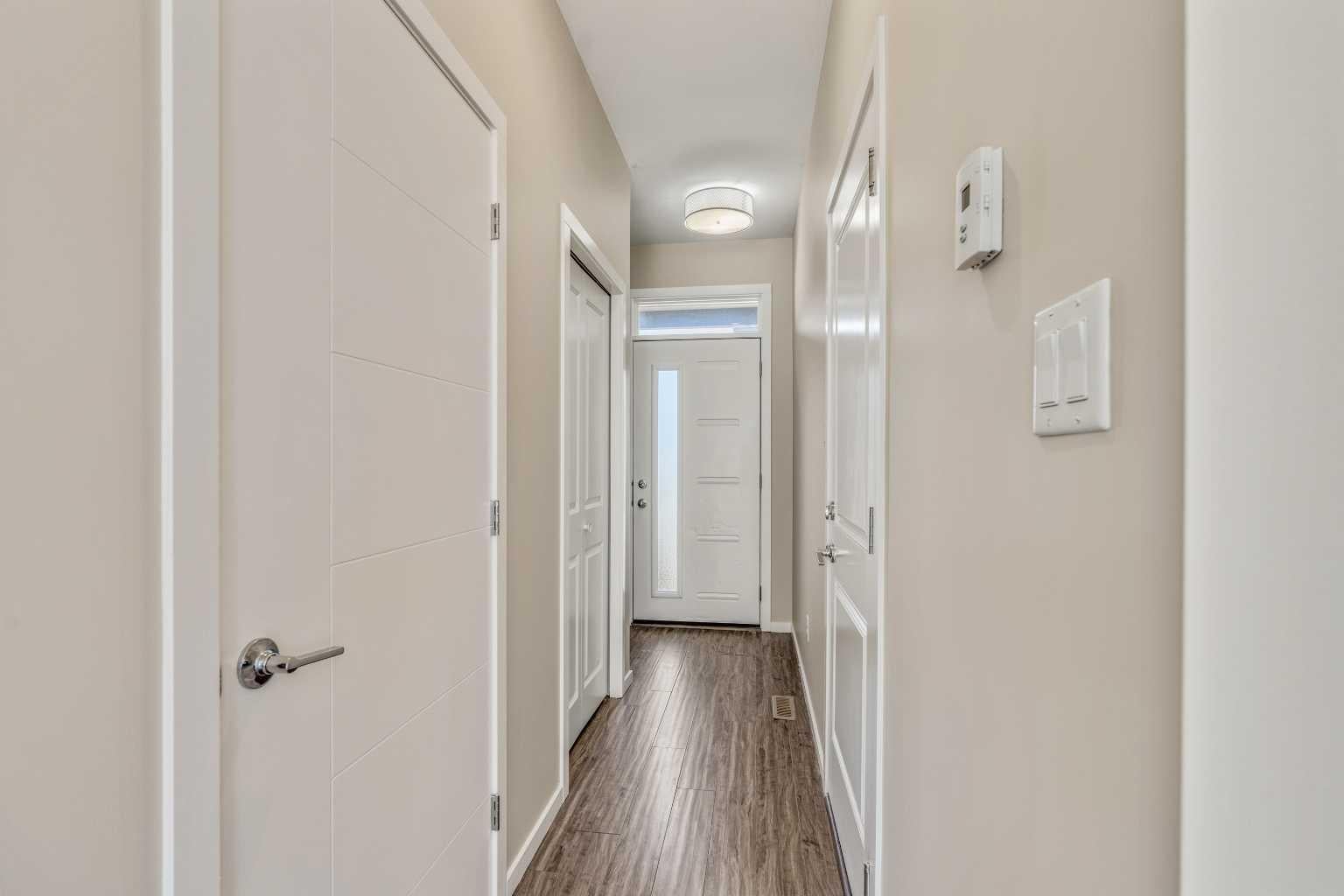 462 Highlands Boulevard W 3