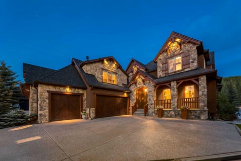 Photo of 250 CRESTRIDGE Place SW, Calgary, AB T3B 5Z2 (MLS # A2313826)