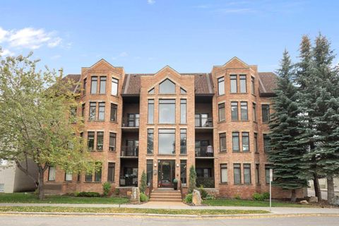 1407 Kensington Close NW 102 Calgary AB T2M 3J6