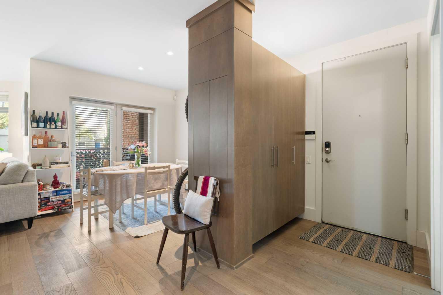 1407 Kensington Close NW 102