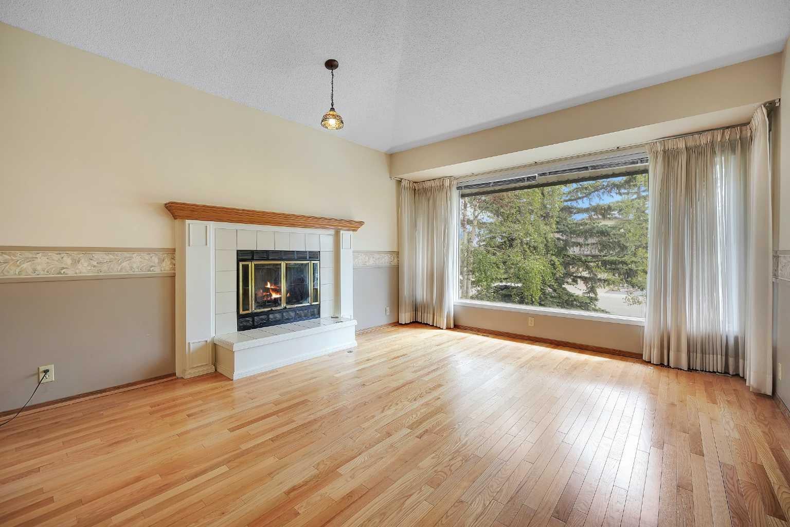 23 Edelweiss Drive NW