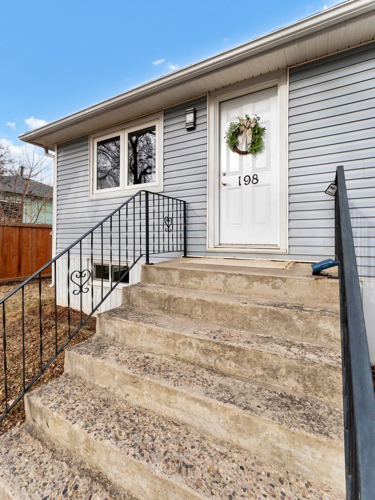 198 1 Street NE