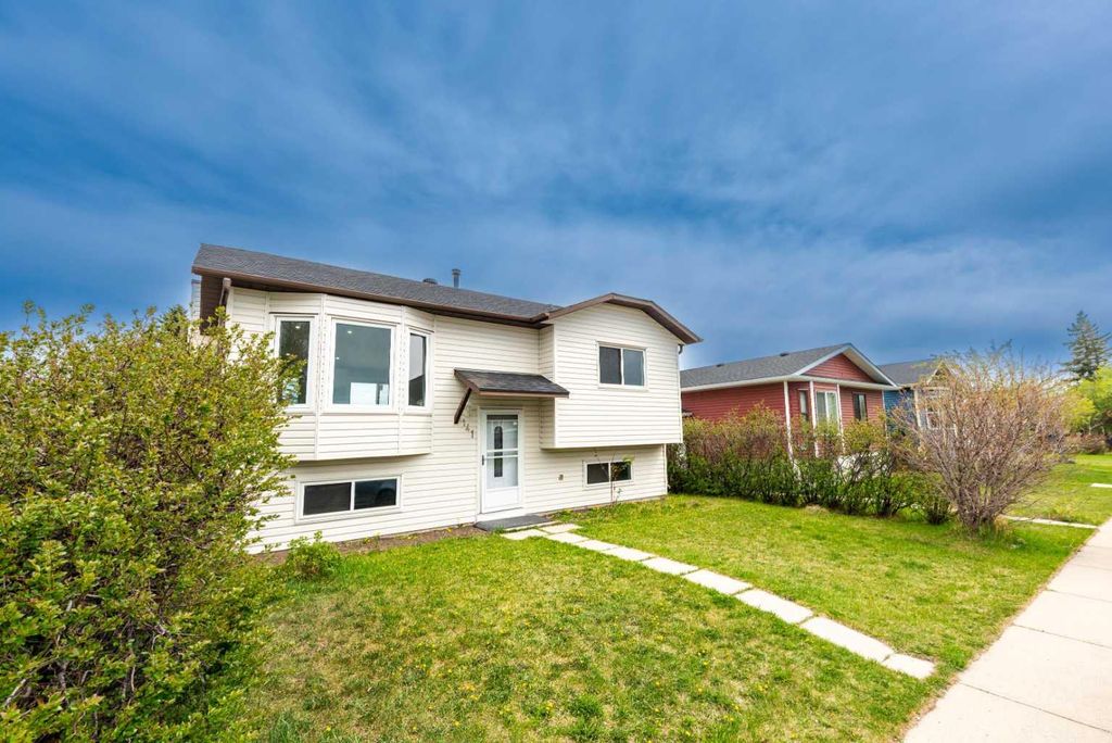 Photo of 141 Falshire Close NE, Calgary, AB T3J 3A2 (MLS # A2316991)