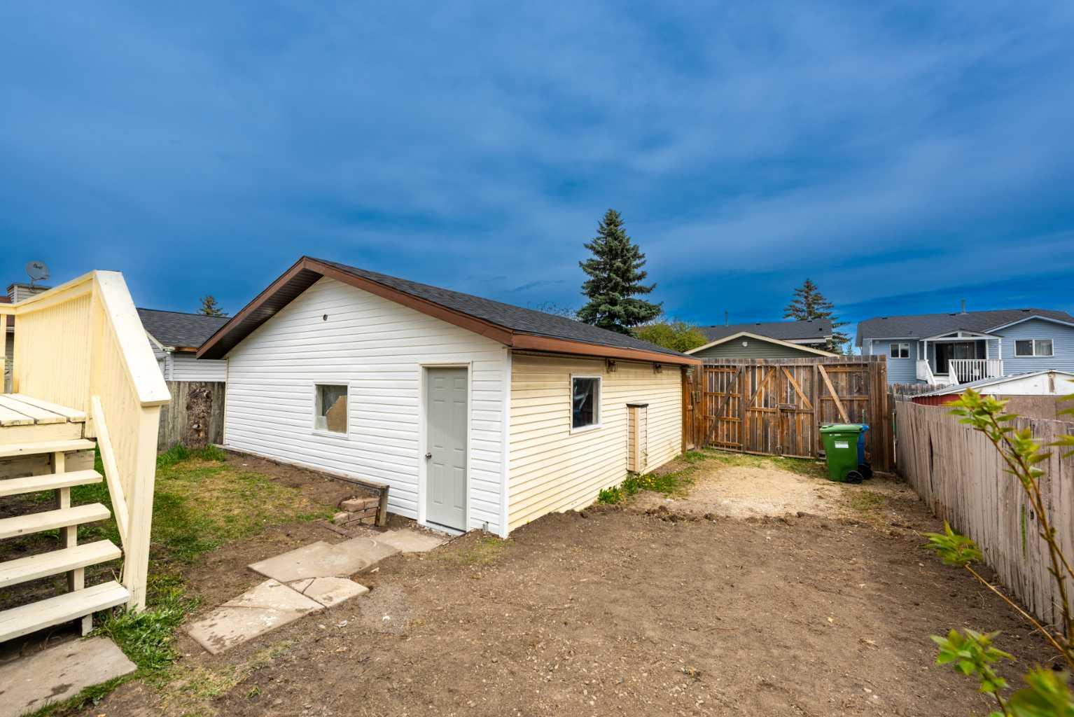 141 Falshire Close NE