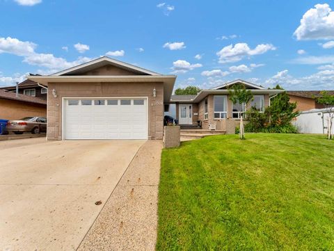 Photo of 2508 12 Avenue SE, Medicine Hat, AB T1B 1V6 (MLS # A2281618)