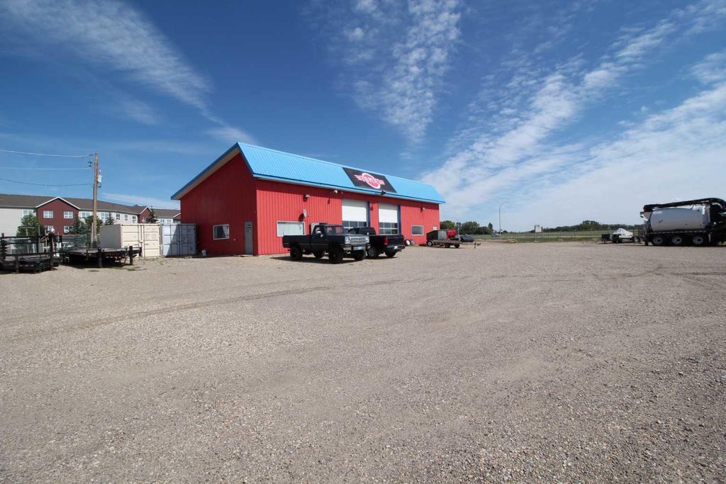 Photo of 3208 52 Avenue, Innisfail, AB T4G 1E2 (MLS # A2287062)