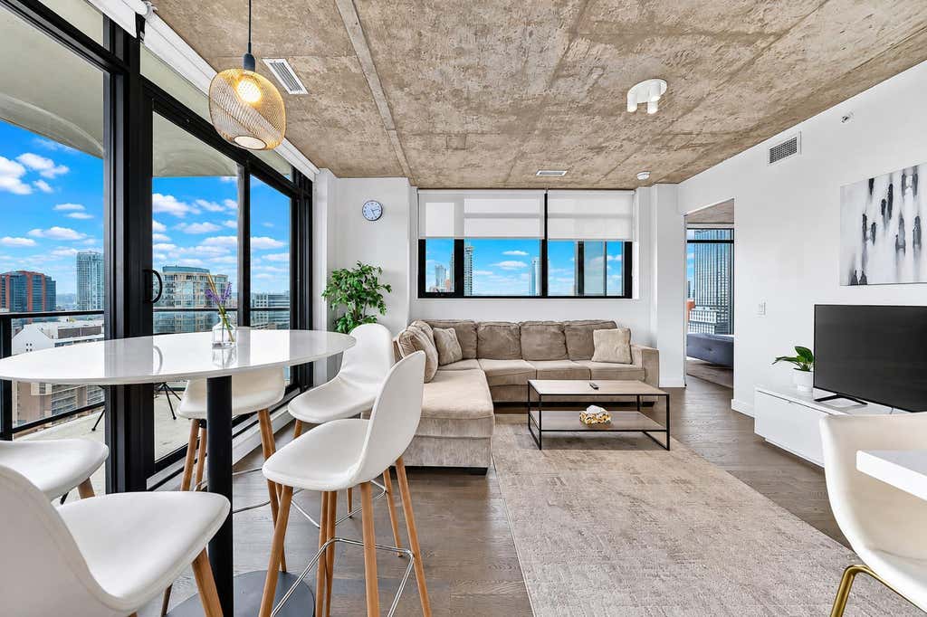 Photo of 1010 6 Street SW #1402, Calgary, AB T2R 1B4 (MLS # A2293188)