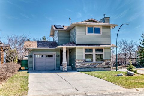 Photo of 87 Berwick Crescent NW, Calgary, AB T3K 1P7 (MLS # A2304504)
