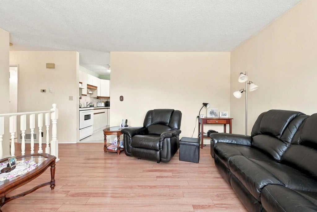 Photo of 38 Meadowview Close, Sylvan Lake, AB T4S 1J2 (MLS # A2319506)