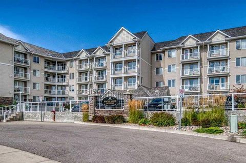 Photo of 500 Rocky Vista Gardens NW #128, Calgary, AB T2G 0C3 (MLS # A2280801)