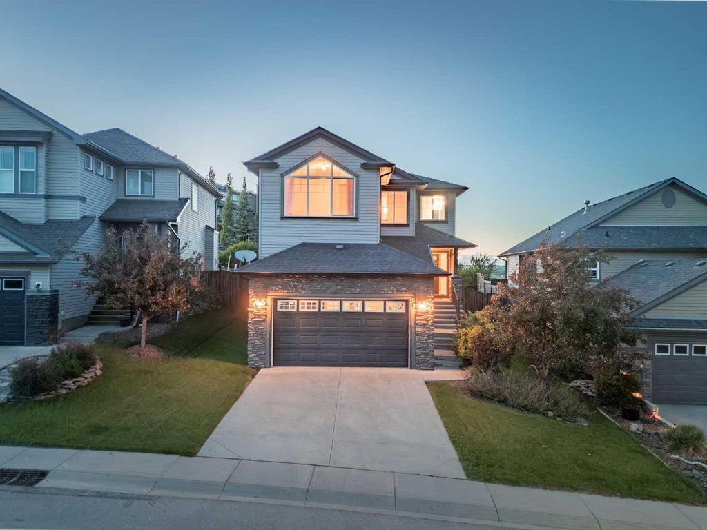 Photo of 38 Westmount Way, Okotoks, AB T1S 0E1 (MLS # A2310440)