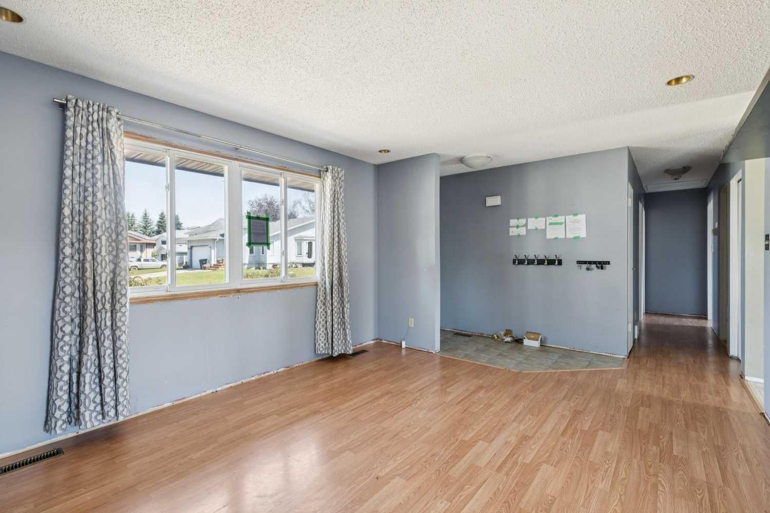 126 Thistle Way
