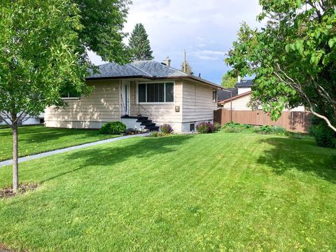 Photo of 84 Waterloo Drive SW, Calgary, AB T3C 3G1 (MLS # A2307089)