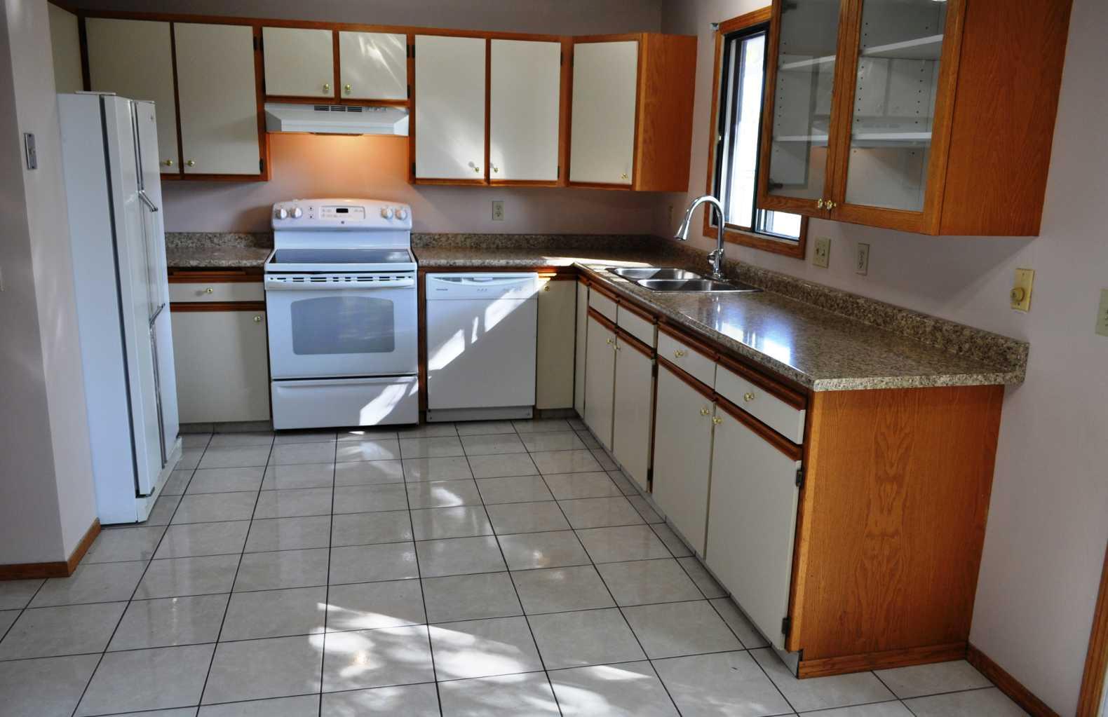 319 Woodside Circle SW