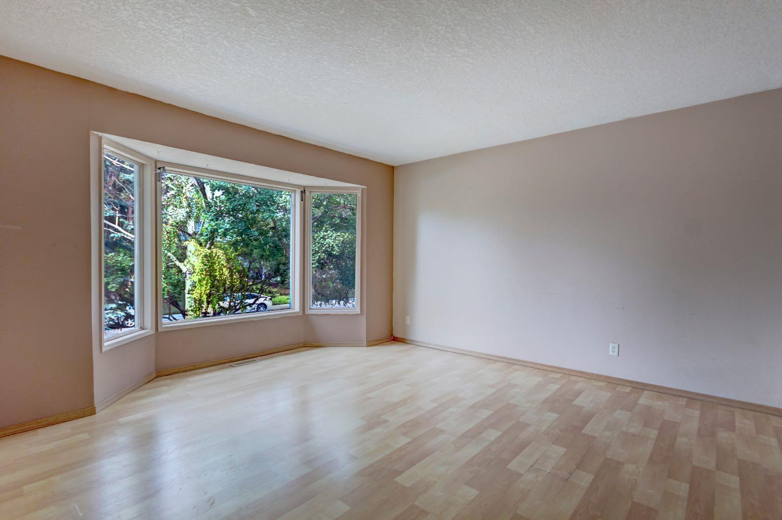 423 Queen Anne Way SE