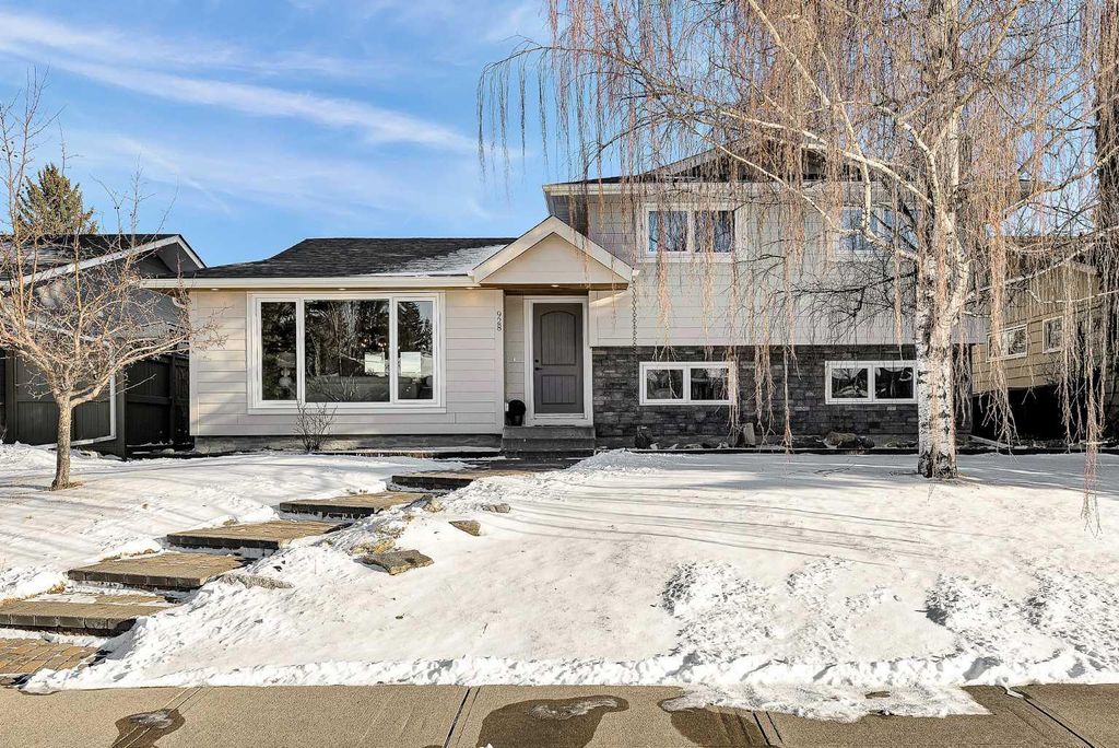 Photo of 928 Lake Twintree Crescent SE, Calgary, AB T2J 2W3 (MLS # A2292509)