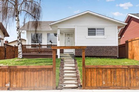 Photo of 128 Castledale Crescent NE, Calgary, AB T3J 1X4 (MLS # A2311079)