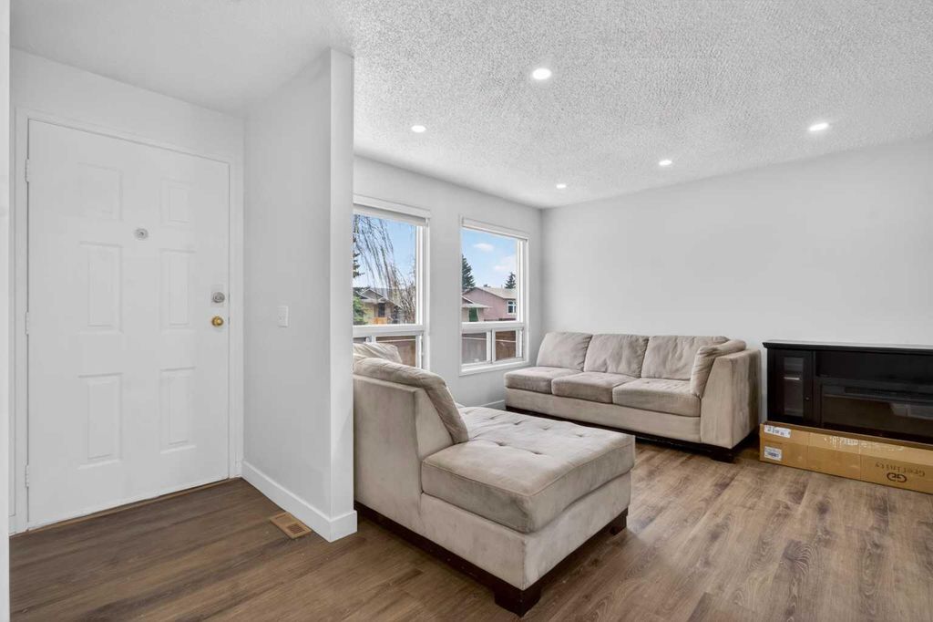 Photo of 128 Castledale Crescent NE, Calgary, AB T3G 5C0 (MLS # A2311079)