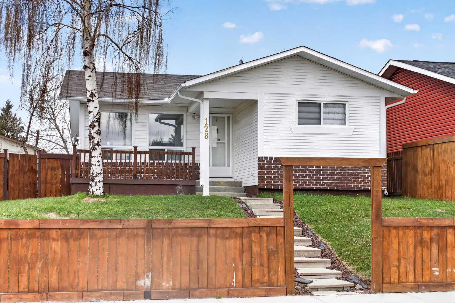 128 Castledale Crescent NE