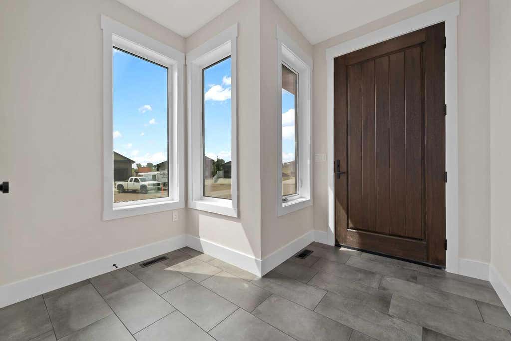 Photo of 935 Maskell Place SE, Redcliff, AB T0J 2P0 (MLS # A2331866)