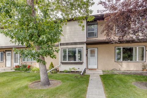 Photo of 630 Sabrina Road SW #83, Calgary, AB T2W 2N7 (MLS # A2330013)