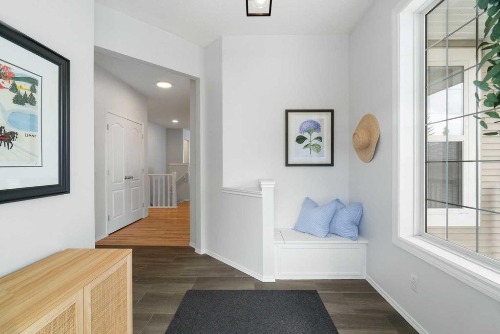Photo of 60 Cougar Ridge View, Calgary, AB T3H 4X3 (MLS # A2326711)