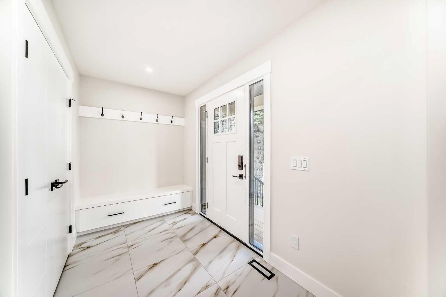 152 Capri Avenue NW