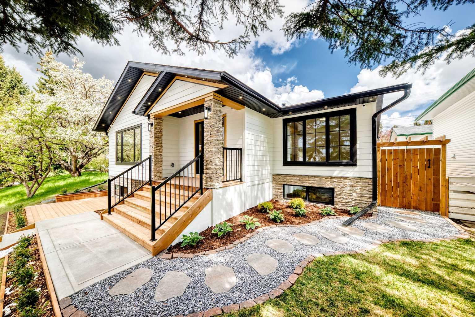 152 Capri Avenue NW