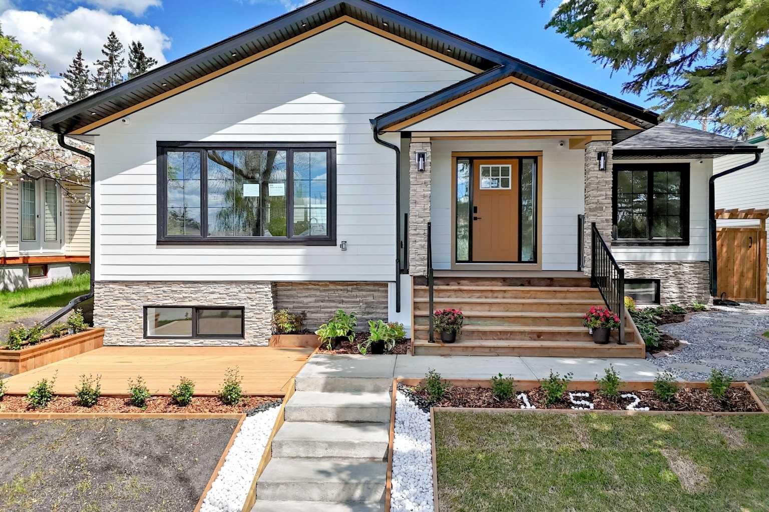 152 Capri Avenue NW
