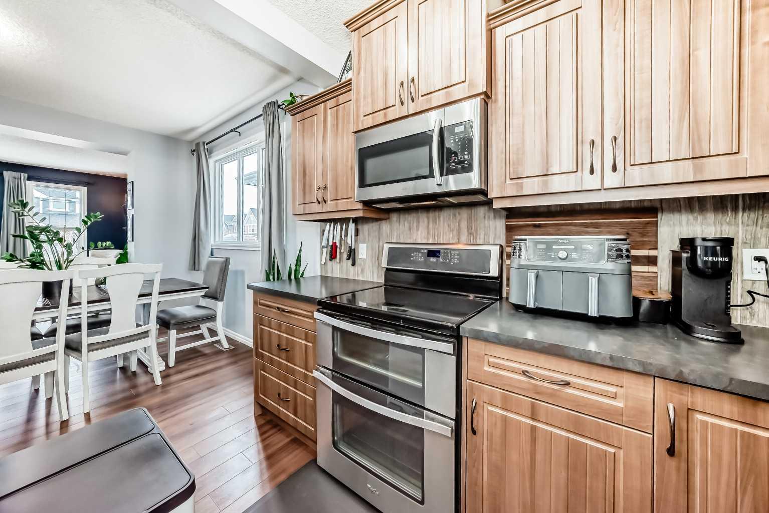 94 River Heights Green