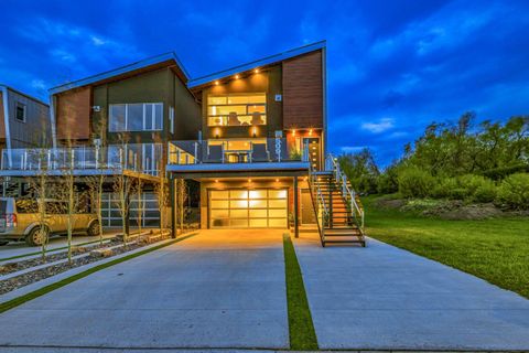 509 31 Avenue NE Calgary AB T2E 6N8