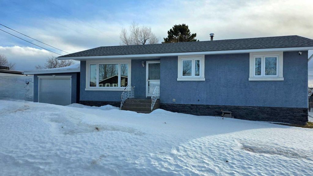Photo of 525 4 Avenue, Fox Creek, AB T0H 1P0 (MLS # A2294653)
