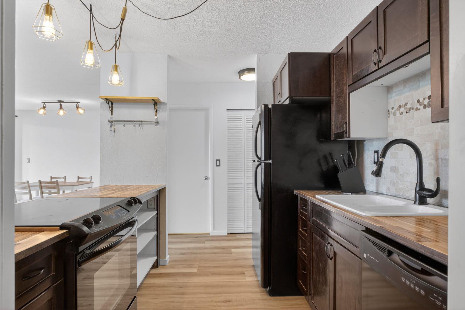 2130 17 Street SW 208