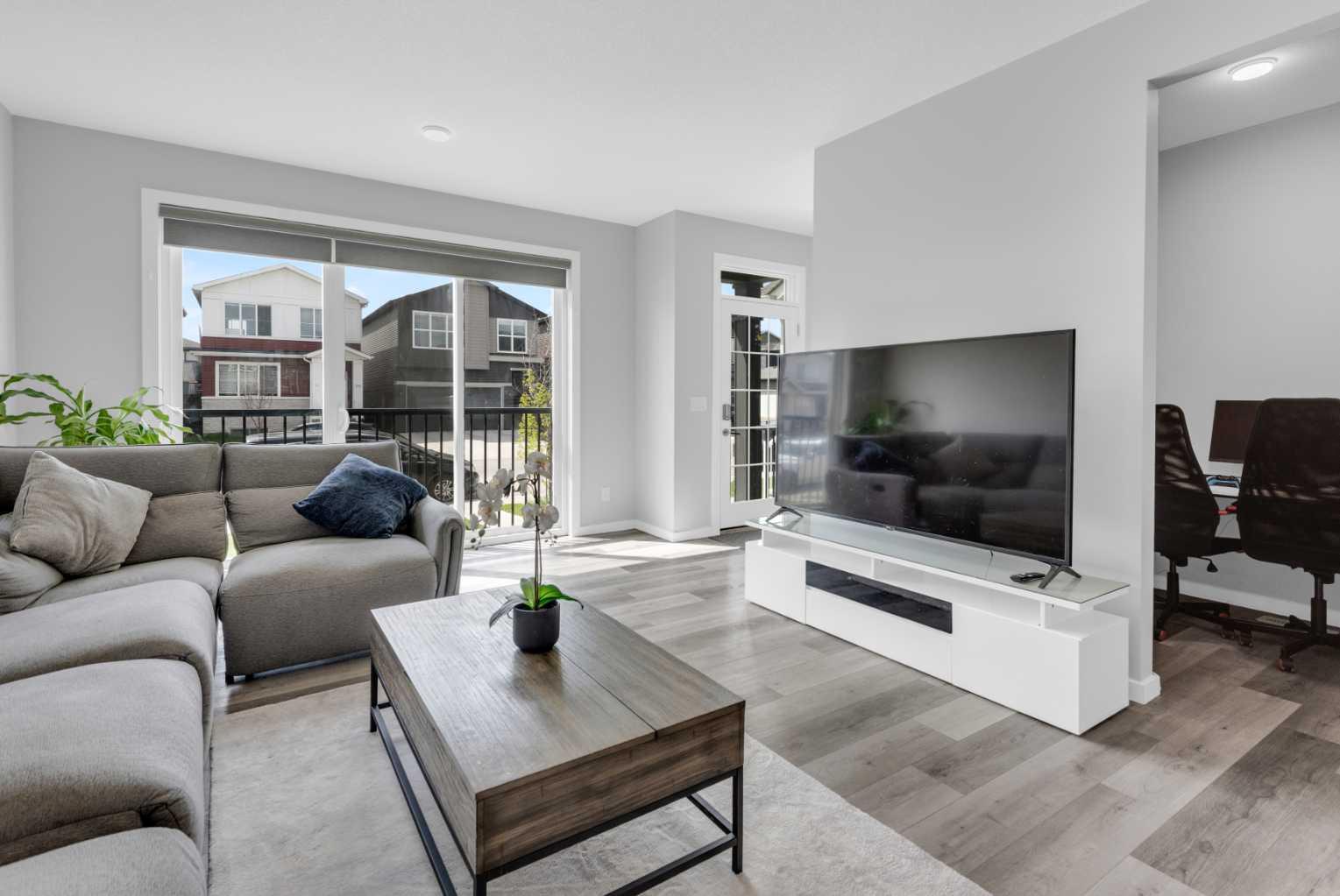 232 Walgrove Way SE