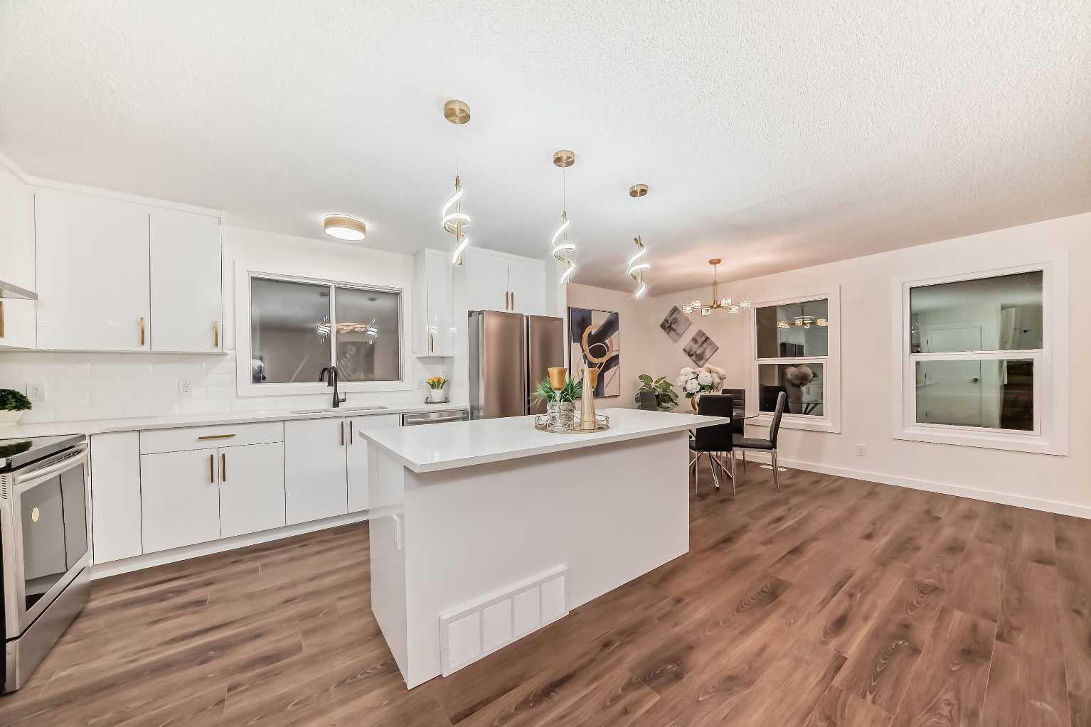 216 Whiteview Road NE