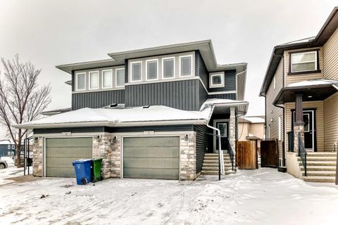 6 Evanspark Manor NW Calgary AB T3P 0J8