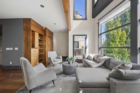 2217 17 Street SW Calgary AB T2T 4M7