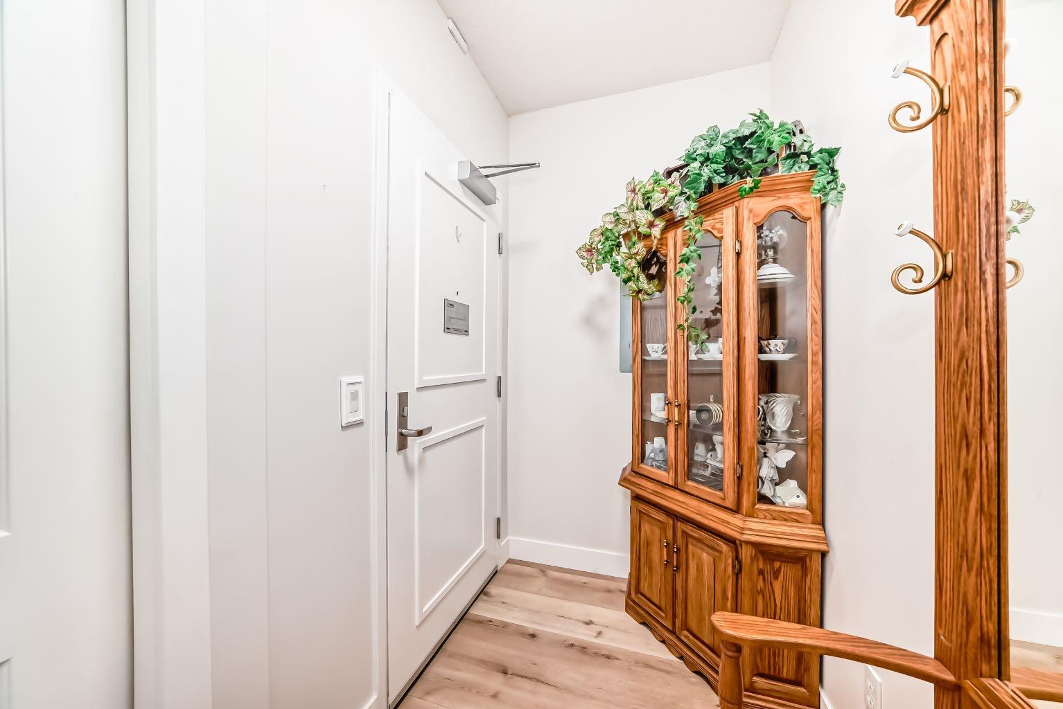 1005B Westmount Drive 111