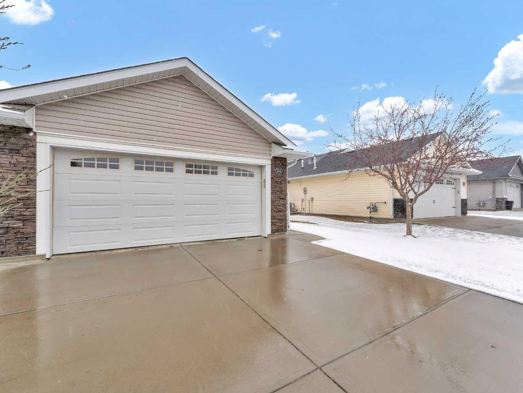 Photo of 74 Chartwell Place SE, Medicine Hat, AB T1B 0E4 (MLS # A2305576)